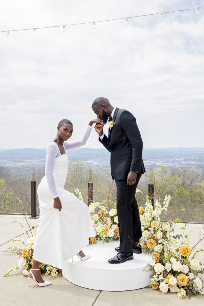 Peach florals, a mountain top ceremony, modern decor details, get ready to get inspired with this pretty bridal-styled shoot.