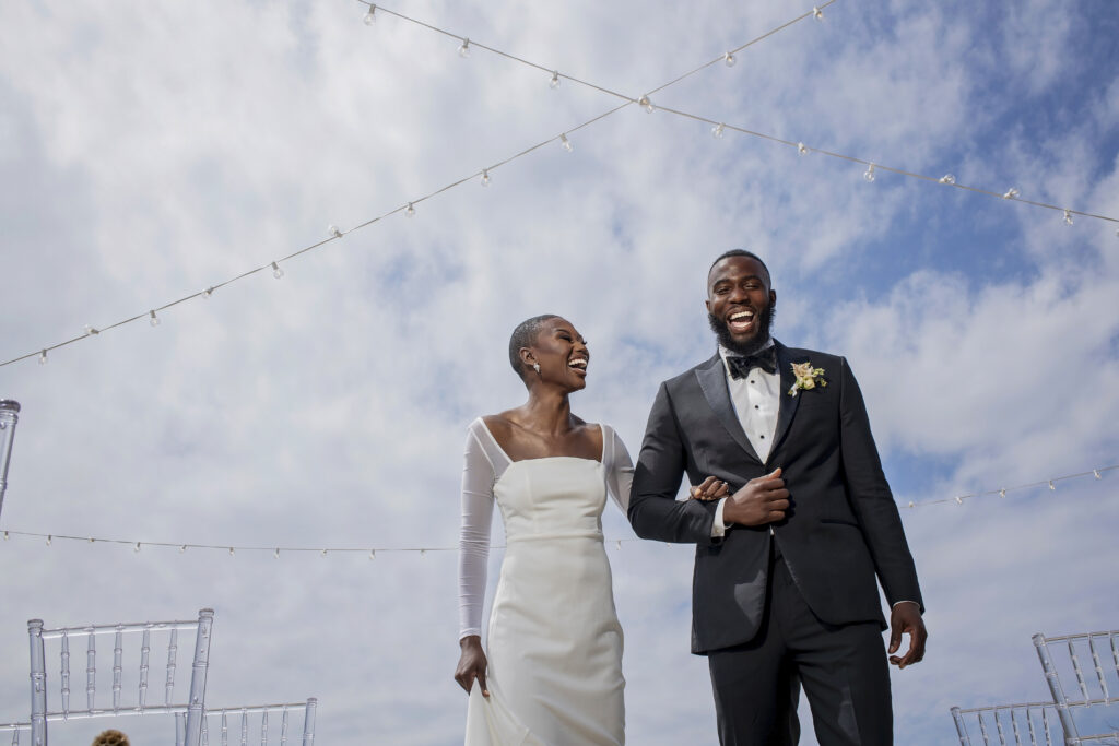 Peach florals, a mountain top ceremony, modern decor details, get ready to get inspired with this pretty bridal-styled shoot.