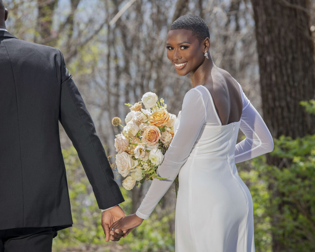 Peach florals, a mountain top ceremony, modern decor details, get ready to get inspired with this pretty bridal-styled shoot.