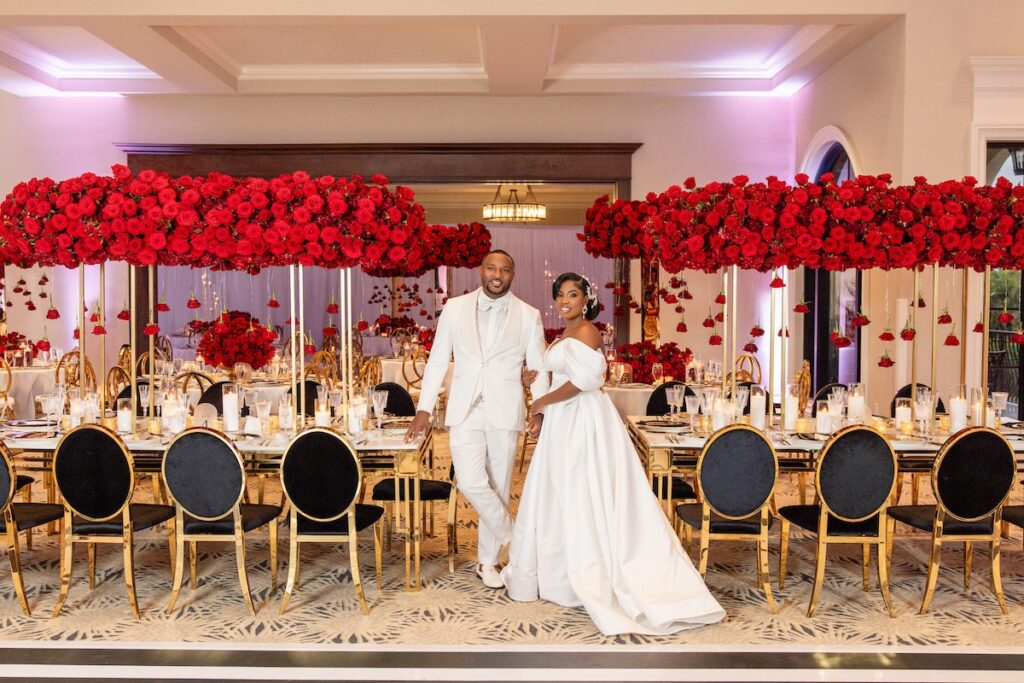 Hundreds of red roses and gold and black details made this country club wedding in Florida the perfect modern affair!