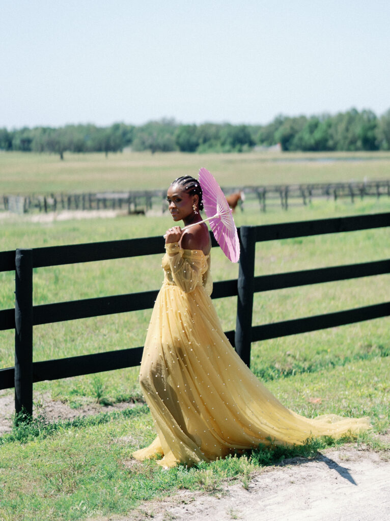 This playful sun-filled styled wedding shoot in Florida features gorgeous florals, pretty pearls, and royal honey hues.