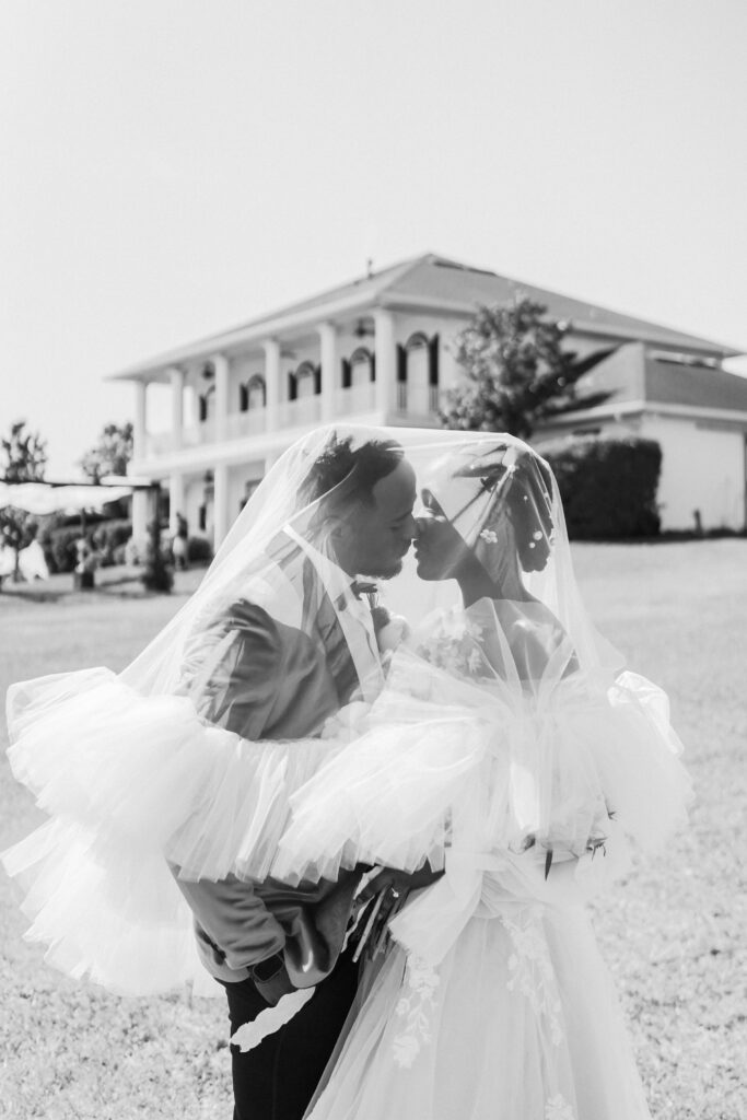 This playful sun-filled styled wedding shoot in Florida features gorgeous florals, pretty pearls, and royal honey hues.