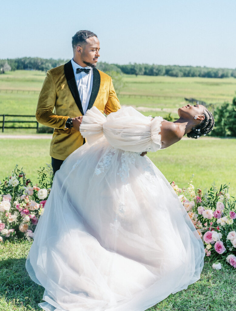 This playful sun-filled styled wedding shoot in Florida features gorgeous florals, pretty pearls, and royal honey hues.