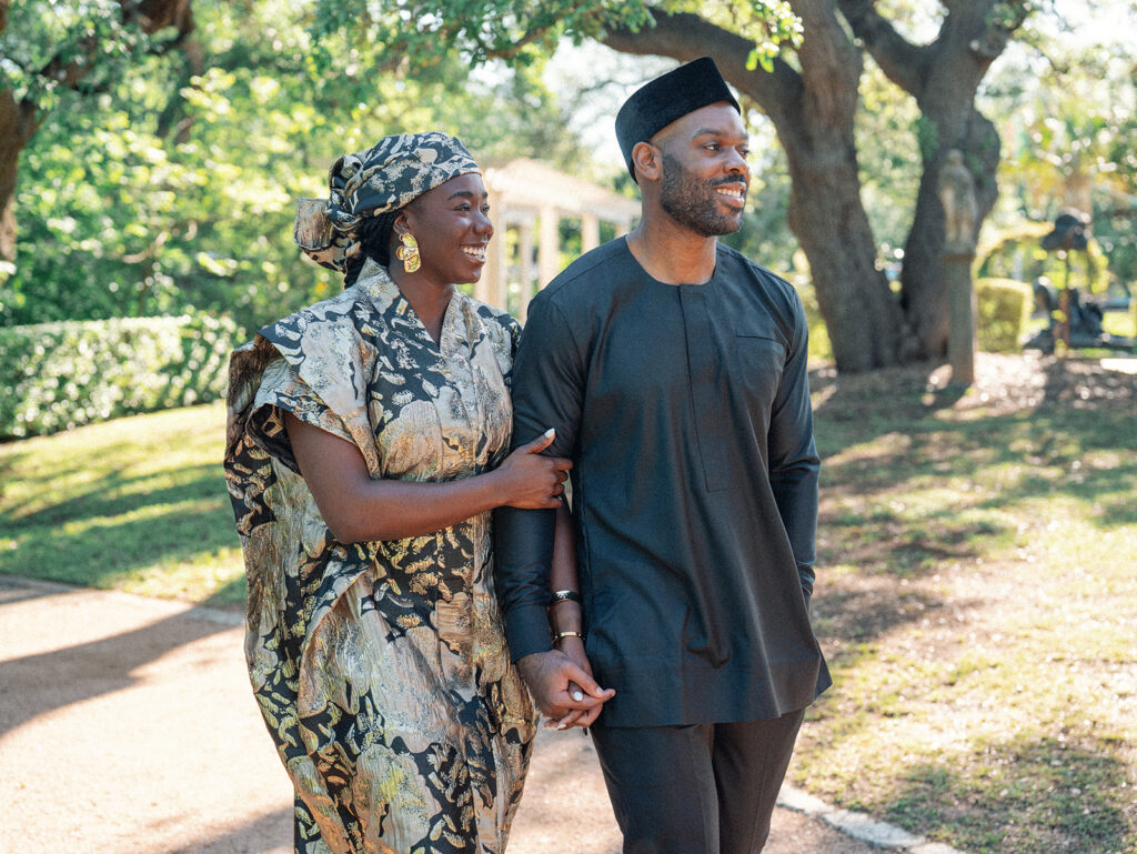 Photographer Esther Makau captured this relaxed and romantic outdoor engagement shoot which featured the gorgeous Laguna Gloria.