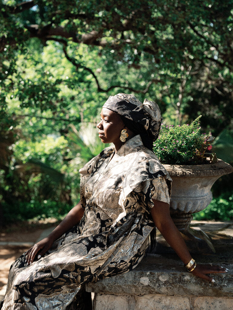 Photographer Esther Makau captured this relaxed and romantic outdoor engagement shoot which featured the gorgeous Laguna Gloria.