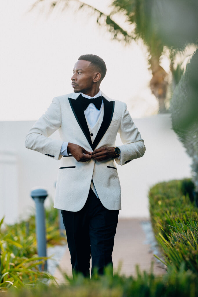 Captured by Coterie member, REEM Photography, this modern Miami wedding had the prettiest copper-hued florals and pretty personalized touches.