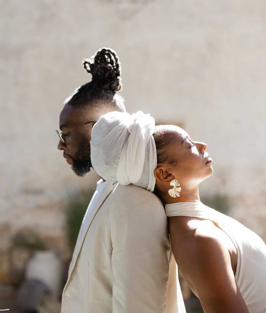 Featuring earthy shades of brown and beige, this outdoor-styled wedding places Blackness centerstage and celebrates the beauty of Black skin. 