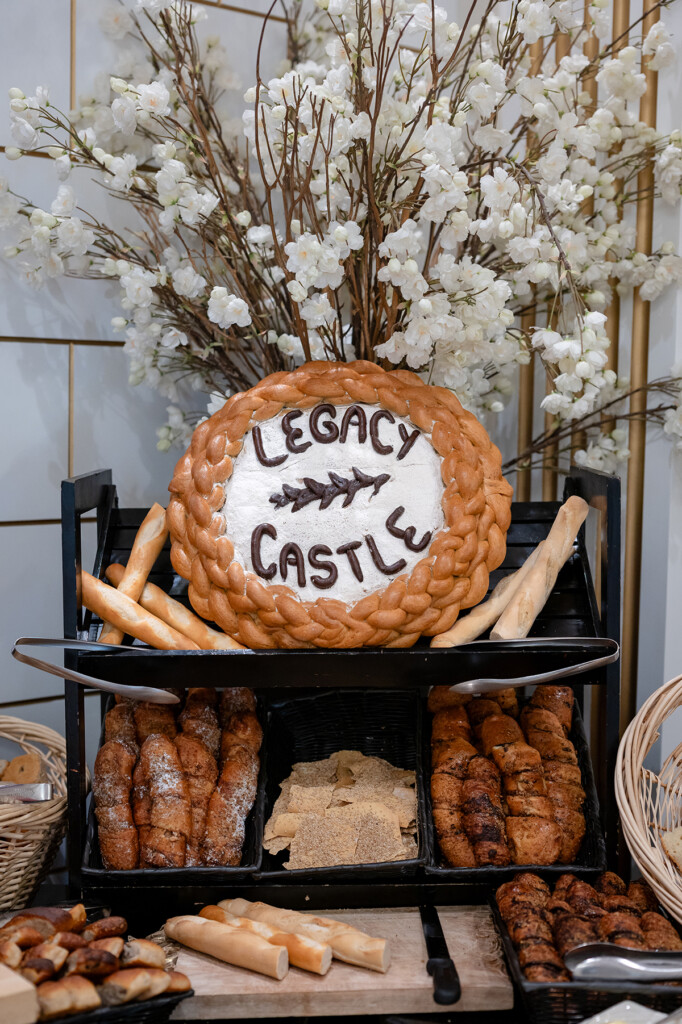 Connected by their Caribbean backgrounds, Arianne and Rob tied the knot in a romantic wedding at the Legacy Castle in New Jersey.